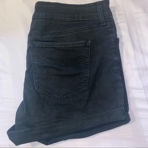 SO Black Highwaisted Shorts